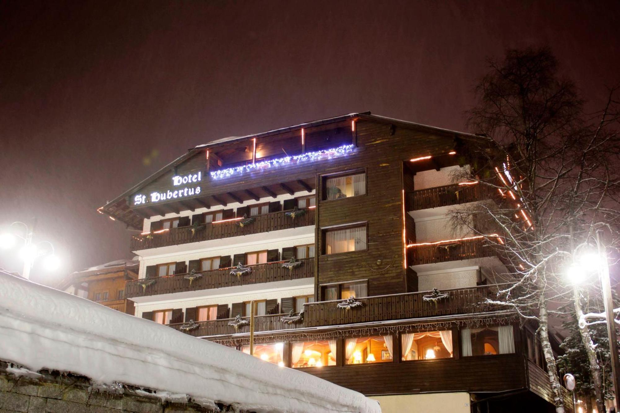 Hotel Garni St. Hubertus Madonna エクステリア 写真