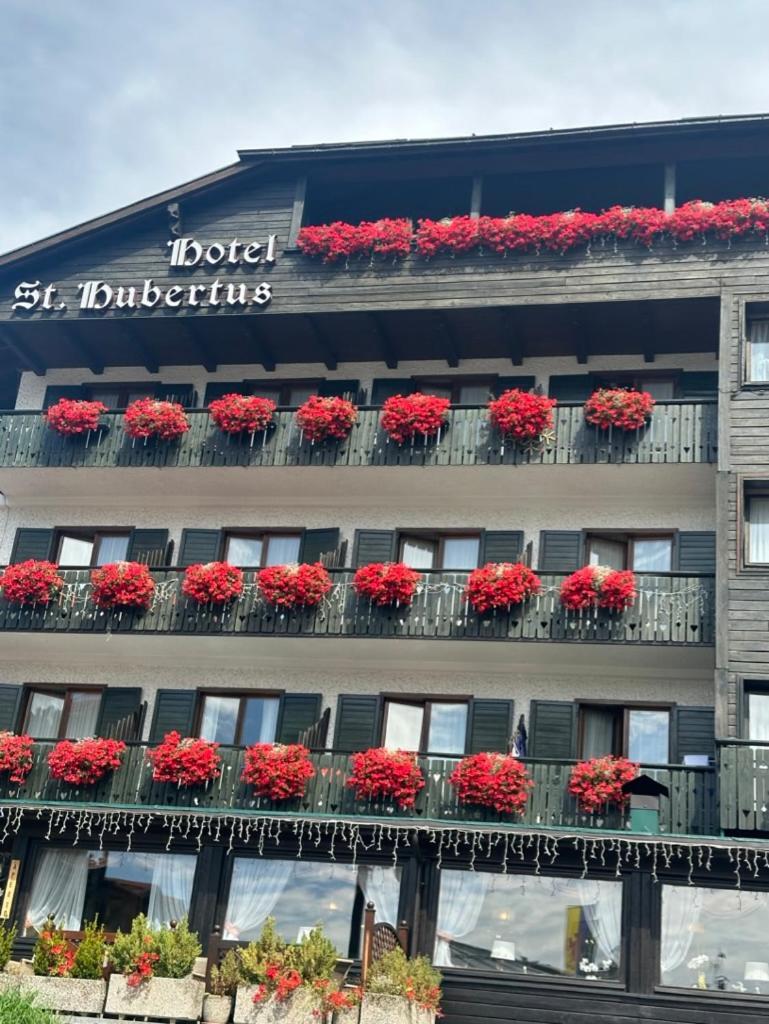 Hotel Garni St. Hubertus Madonna エクステリア 写真