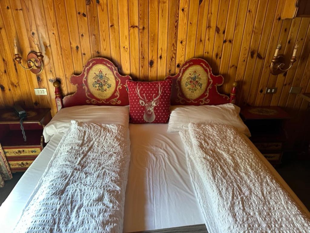 Hotel Garni St. Hubertus Madonna エクステリア 写真