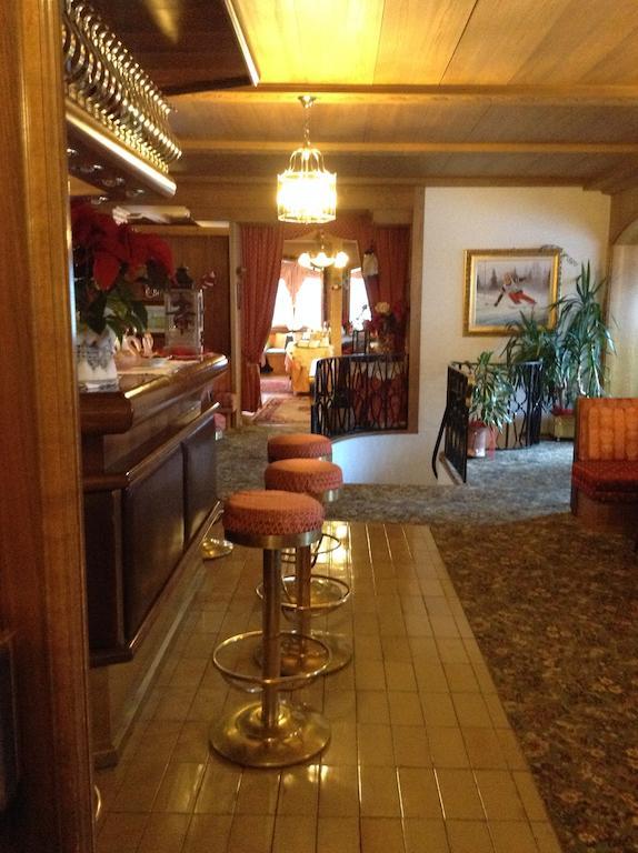 Hotel Garni St. Hubertus Madonna エクステリア 写真