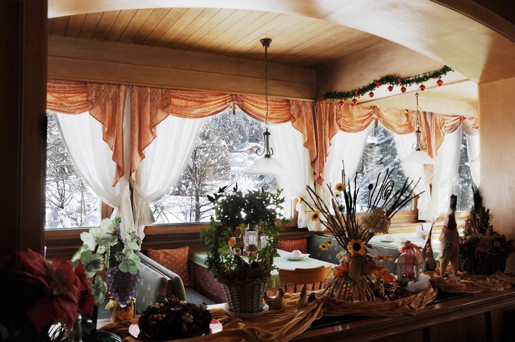 Hotel Garni St. Hubertus Madonna エクステリア 写真