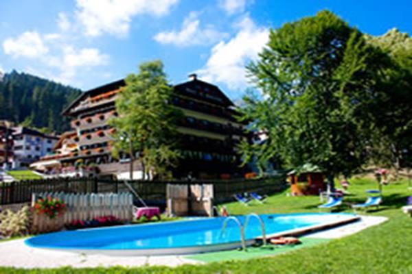 Hotel Garni St. Hubertus Madonna エクステリア 写真
