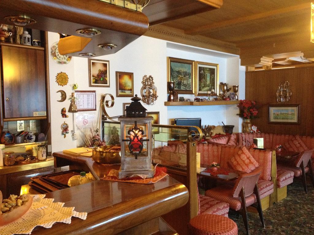 Hotel Garni St. Hubertus Madonna エクステリア 写真